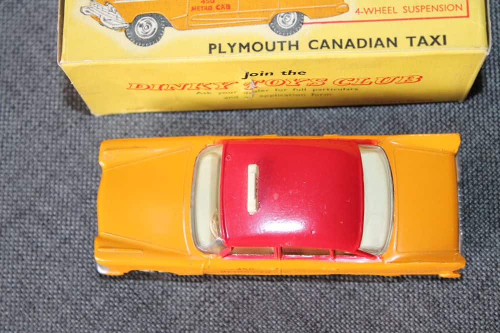 plymouth-plaza-canadian-taxi-dinky-toys-266-top