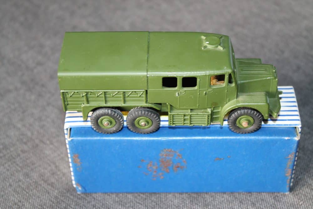 m-sideedium-artillery-tractor-dinky-toys-689