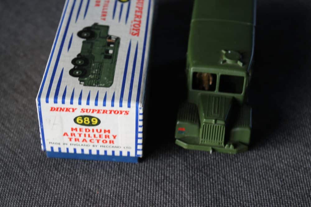 medium-artillery-tractor-dinky-toys-689-front
