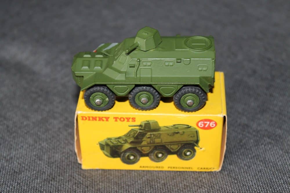 676 armoured-personnel-carrier-dinky-toys-676