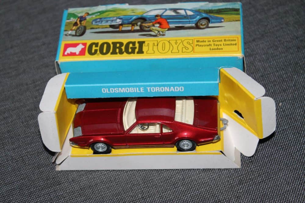 oldsmobile-tornado-metallic-brown-corgi-toys-276-leftside