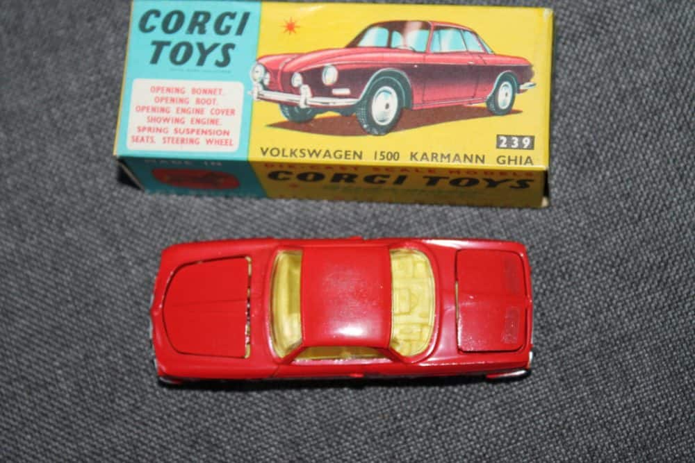 volkswagen-1500-karmann-ghia-orangey-red-corgi-toys-239-top