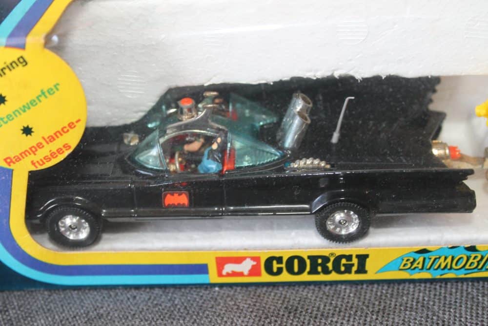 batmobile-and-batboat-series-3-corgi-toys-gs3-side