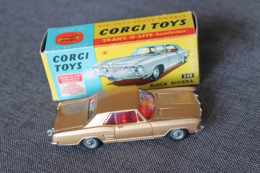 buick-riviera-gold-corgi-toys-245-side