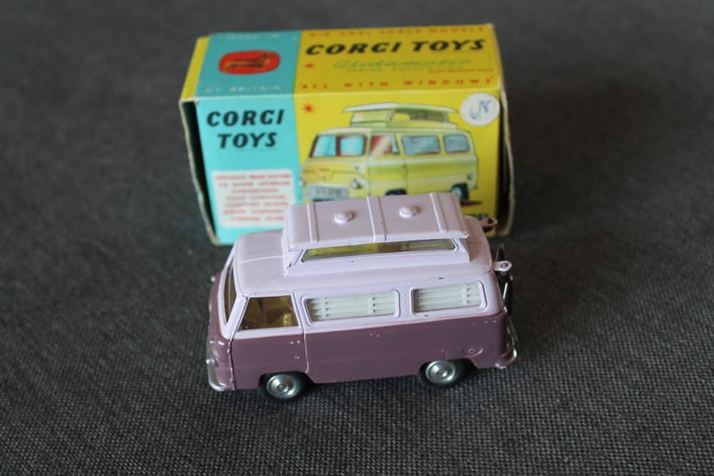 ford-thames-airborne-caravan-lilac-corgi-toys-420