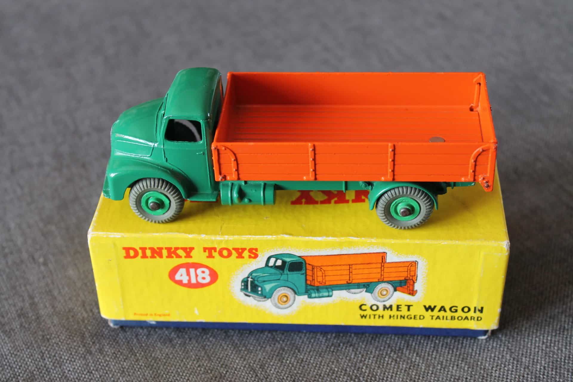 Dinky Toys 418 Comet Wagon with Tailboard - Diecast