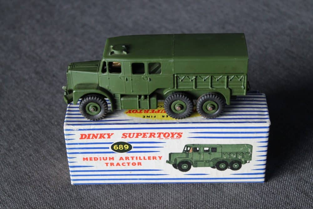 medium-artillery-tractor-dinky-toys-689