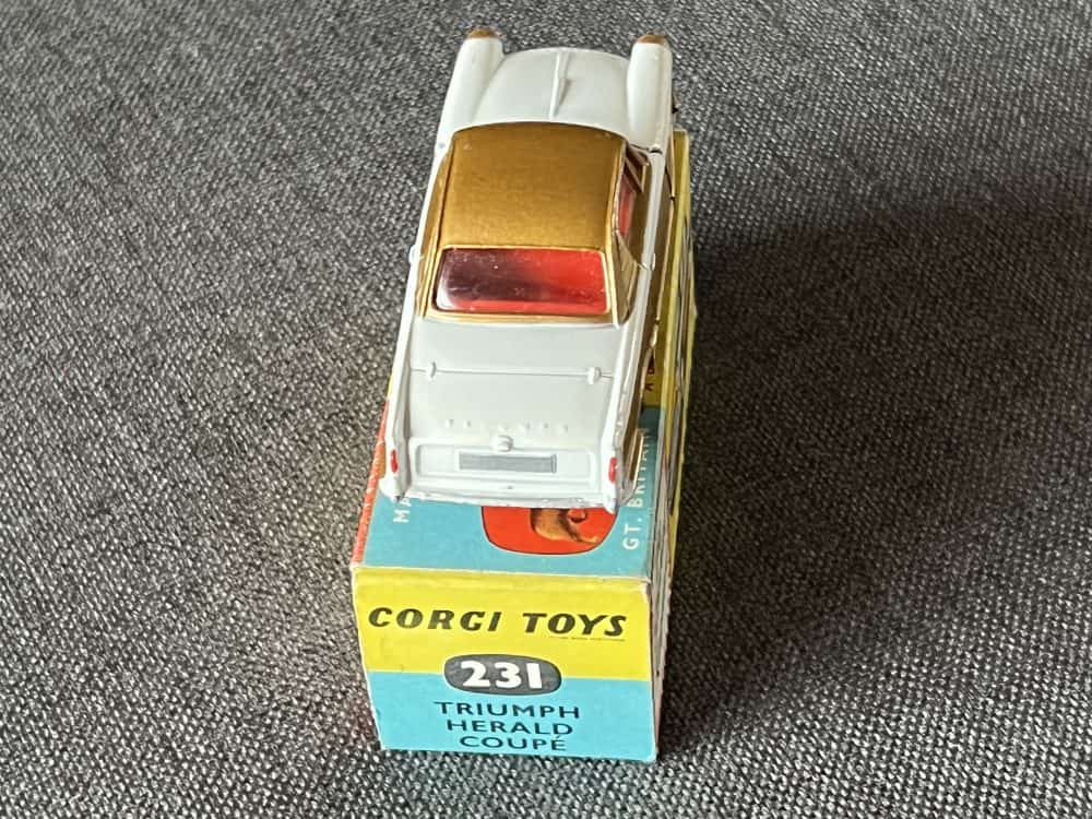 triumph-herald-coupe-gold-corgi-toys-231-back