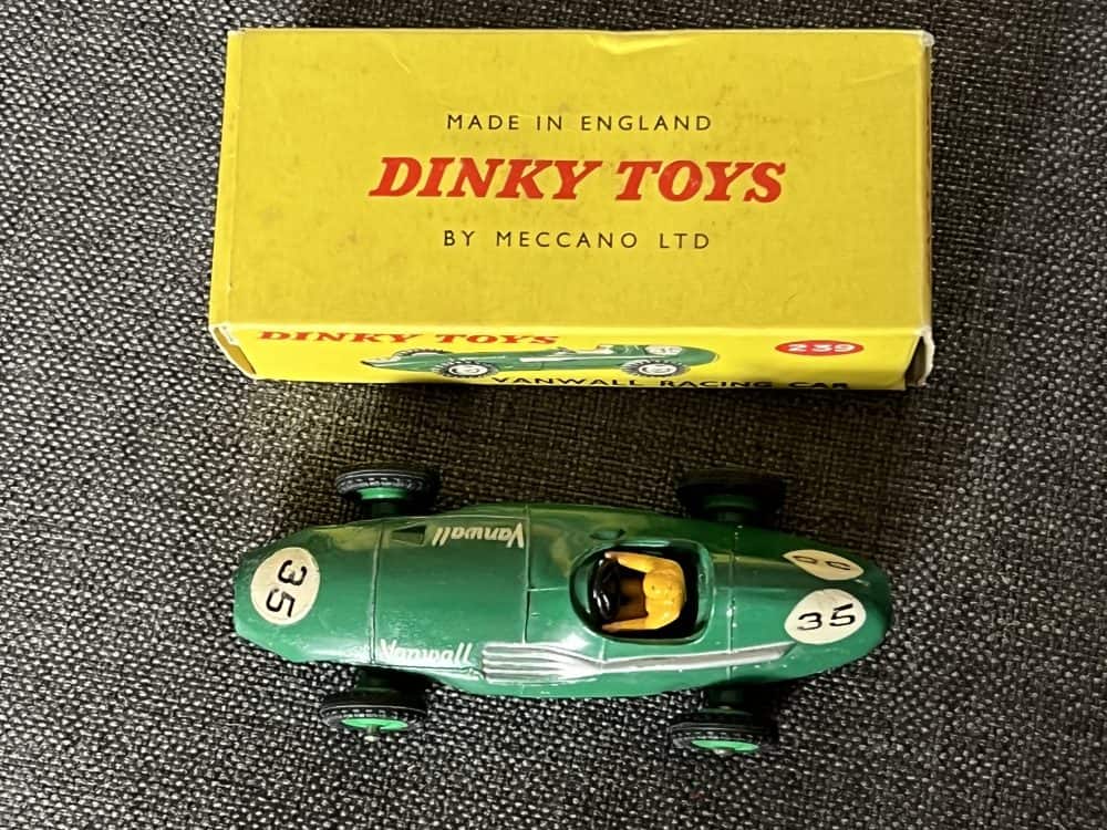 vanwall-racing-car-green-plastic-wheels-dinky-toys-239-top
