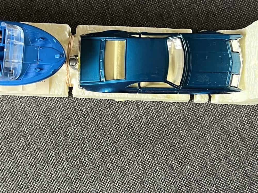 oldsmobile-toronado-and-swordfish-sports-boat-corgi-toys-gift-set-36-top1