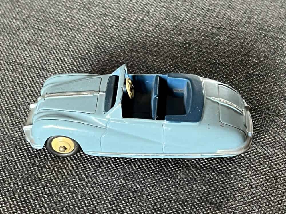 austin-atlantic-blue-and-dark-blue-and-cream-wheels-dinky-toys-140a
