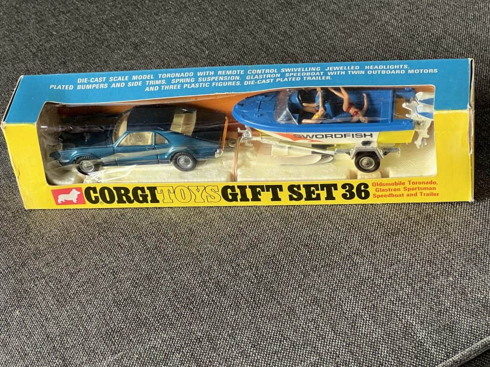 oldsmobile-toronado-and-swordfish-sports-boat-corgi-toys-gift-set-36