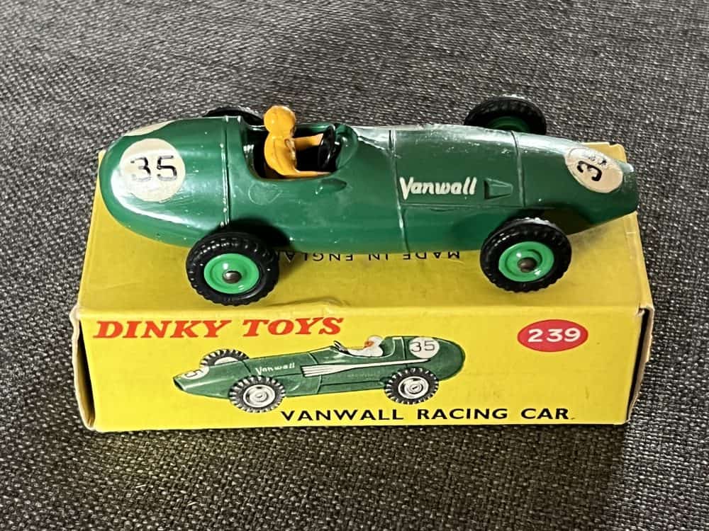 v-sideanwall-racing-car-green-plastic-wheels-dinky-toys-239