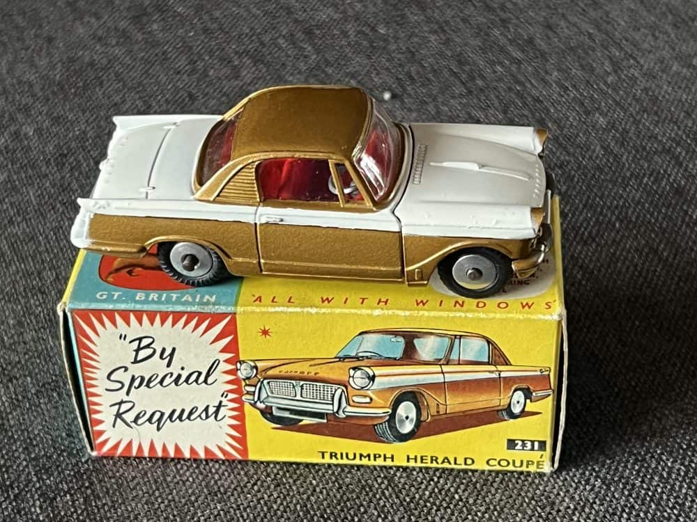 triumph-herald-coupe-gold-corgi-toys-231-side