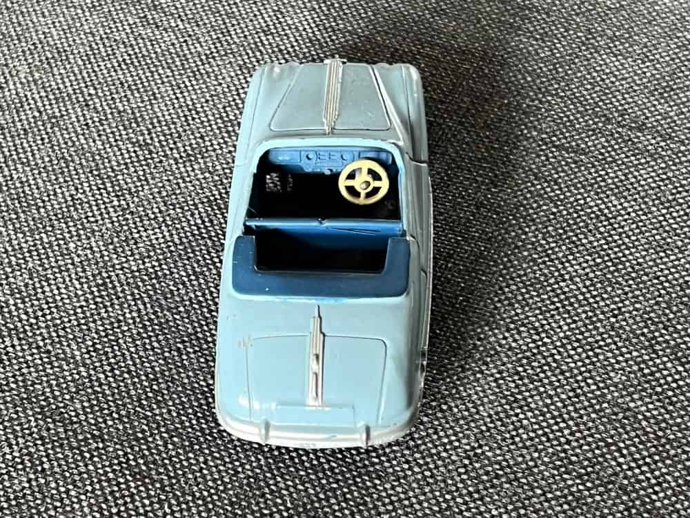 austin-atlantic-blue-and-dark-blue-and-cream-wheels-dinky-toys-140a-back