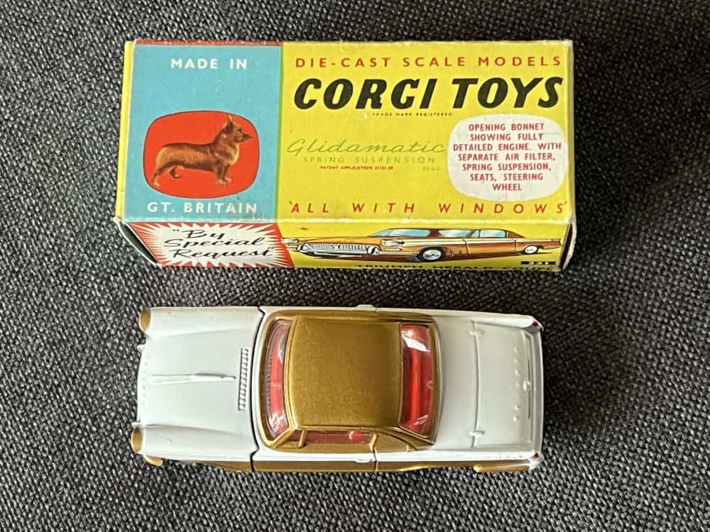 triumph-herald-coupe-gold-corgi-toys-231-top