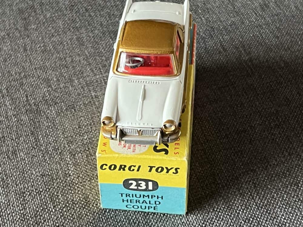 triumph-herald-coupe-gold-corgi-toys-231-front