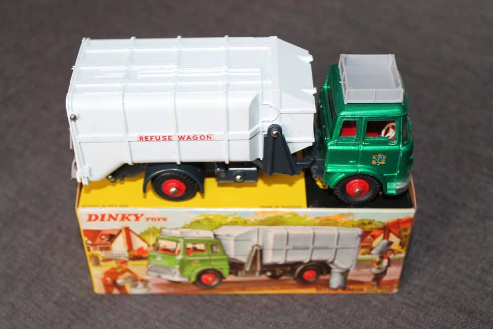 bedford-refuse-wagon-1st-issue-dinky-toys-978-side