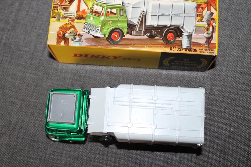 bedford-refuse-wagon-1st-issue-dinky-toys-978-top