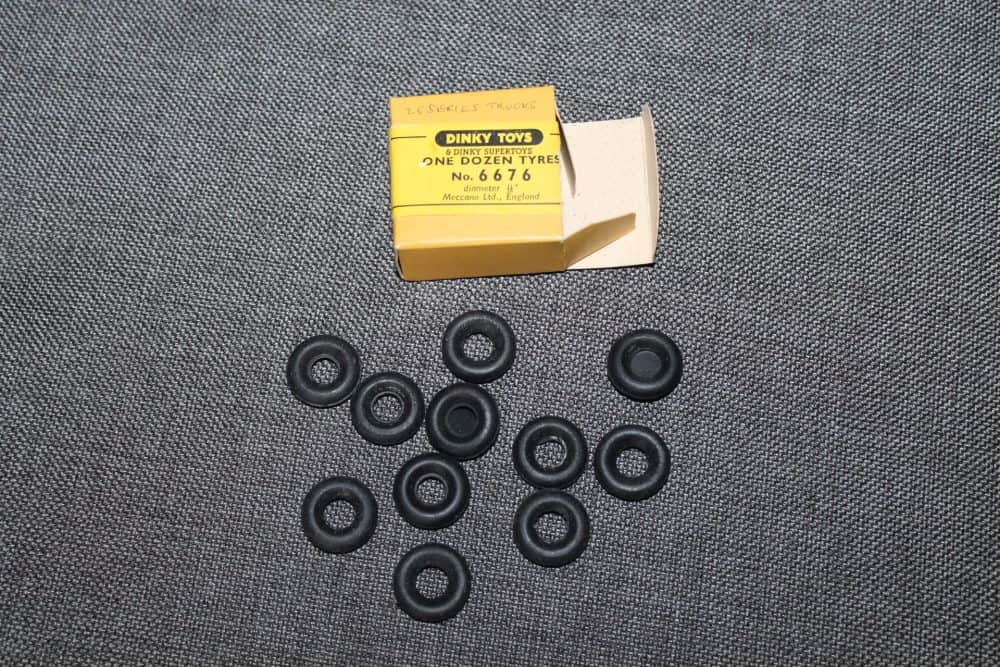 Box of Tyres-dinky-toys-6676-openbox