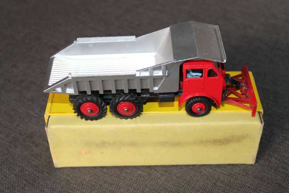 foden-dump-truck-red-cab-graphite-chassis-silver-ribbed-back-scarce-dinky-toys-959-side