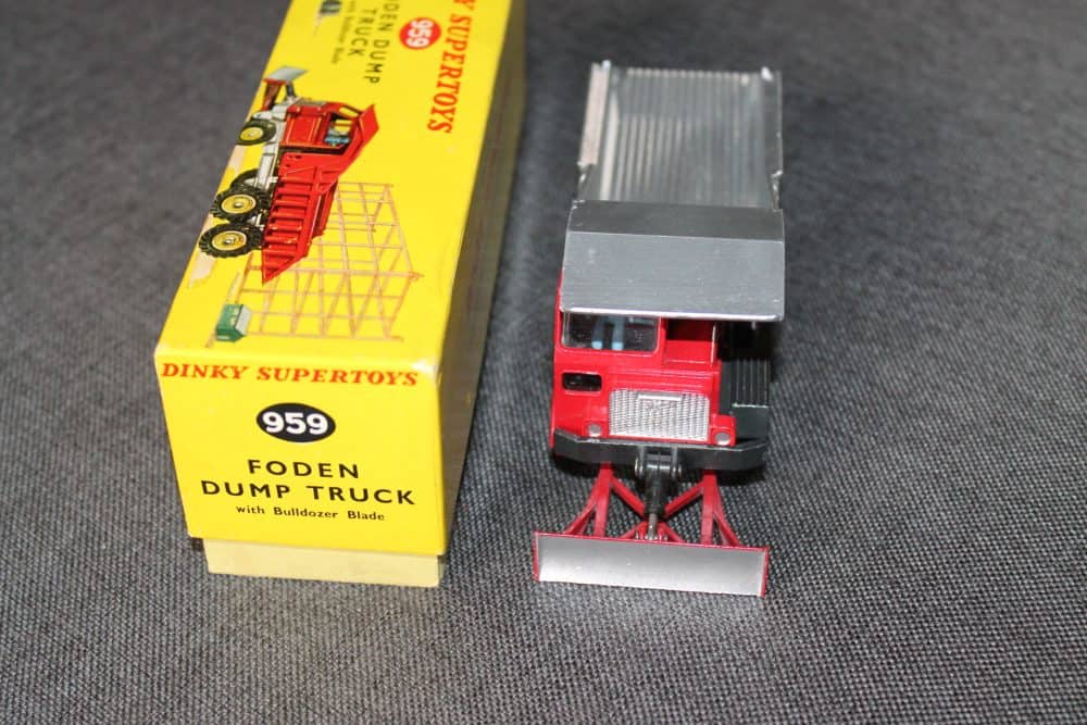 foden-dump-truck-red-cab-graphite-chassis-silver-ribbed-front-back-scarce-dinky-toys-959
