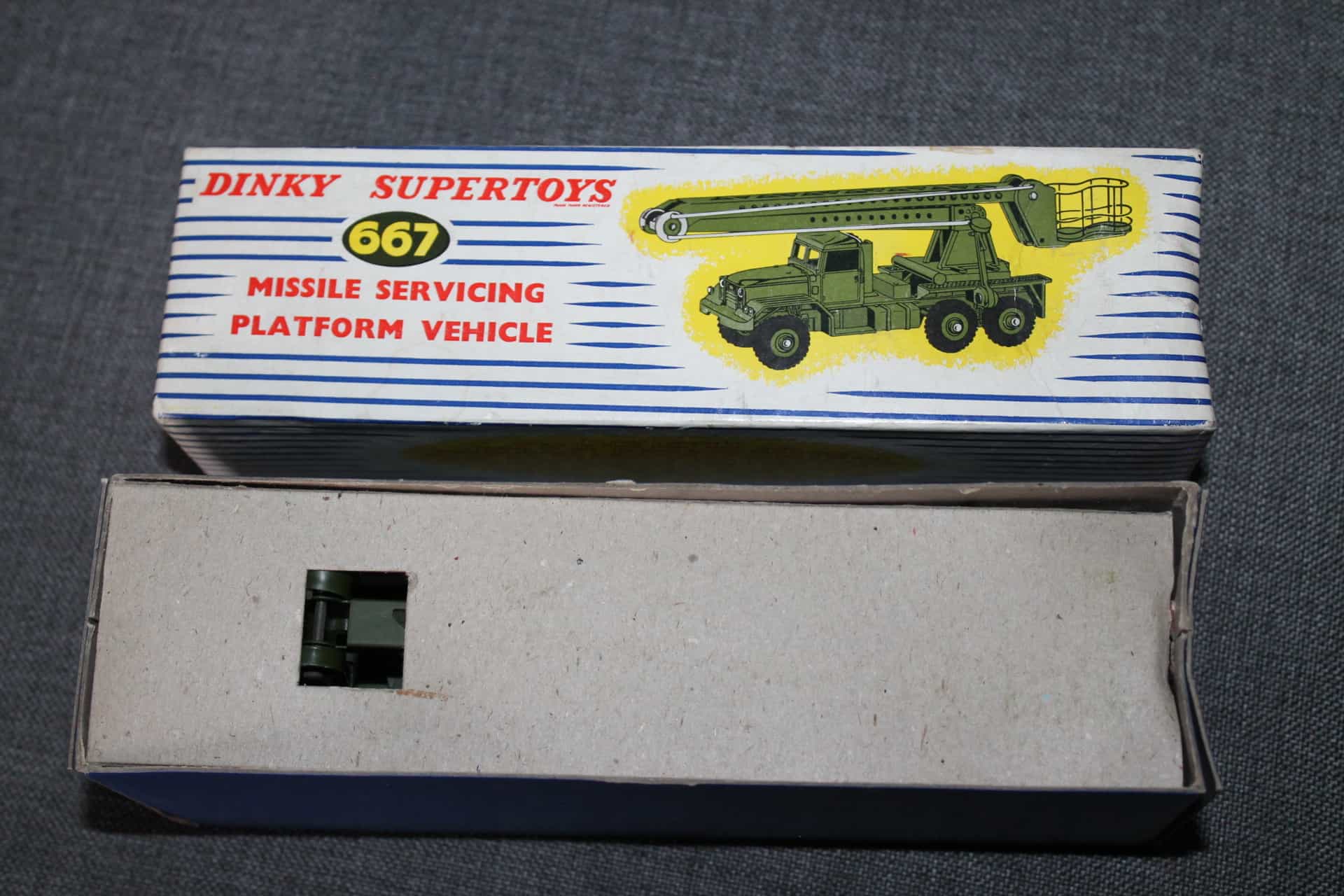 Dinky Toys 667 Missile Servicing Platform Vehicle - Diecast