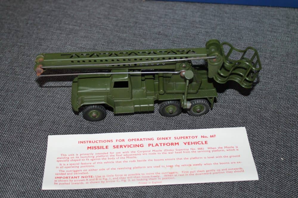 missile-serving-platform-lorry-military-dinky-toys-667-leftside