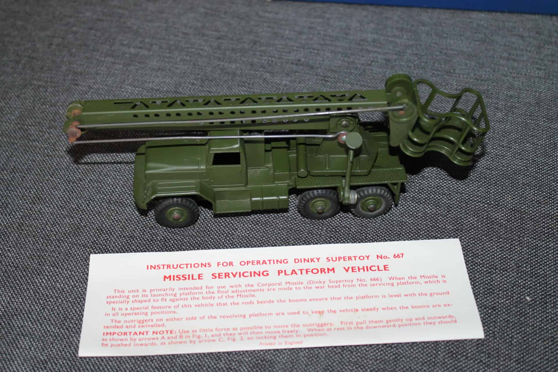 Dinky Toys 667 Missile Servicing Platform Vehicle - Diecast