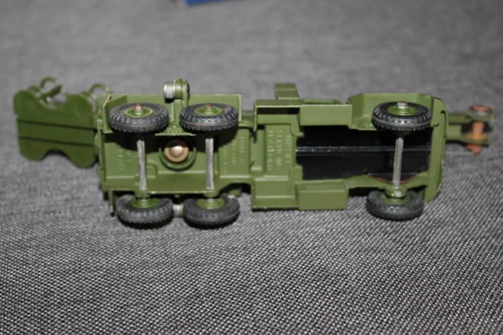 missile-serving-platform-lorry-military-dinky-toys-667-base