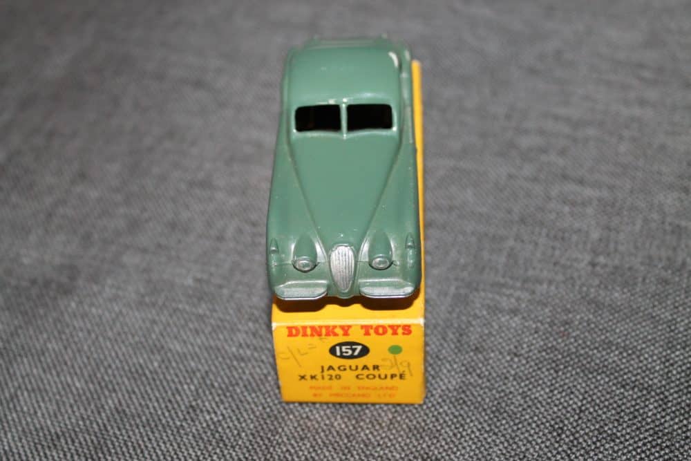 jaguar-xk120-fern-green-beige-wheels-dinky-toys-157-front