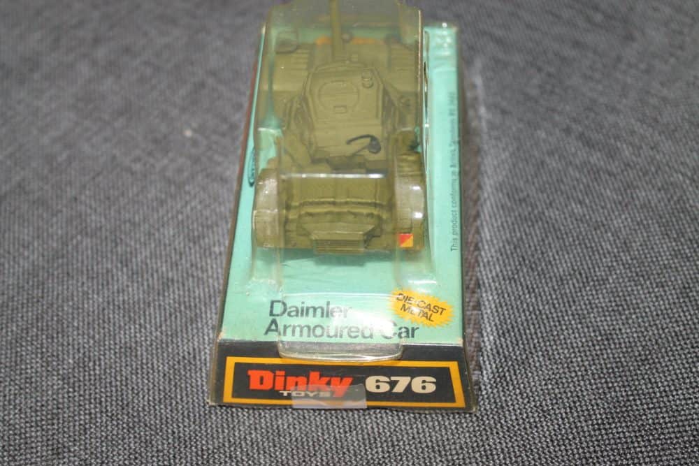daimler-armoured-car-dinky-toys-676a-front