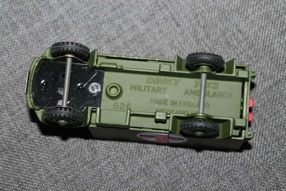 military-ambulance-dinky-toys-626-base