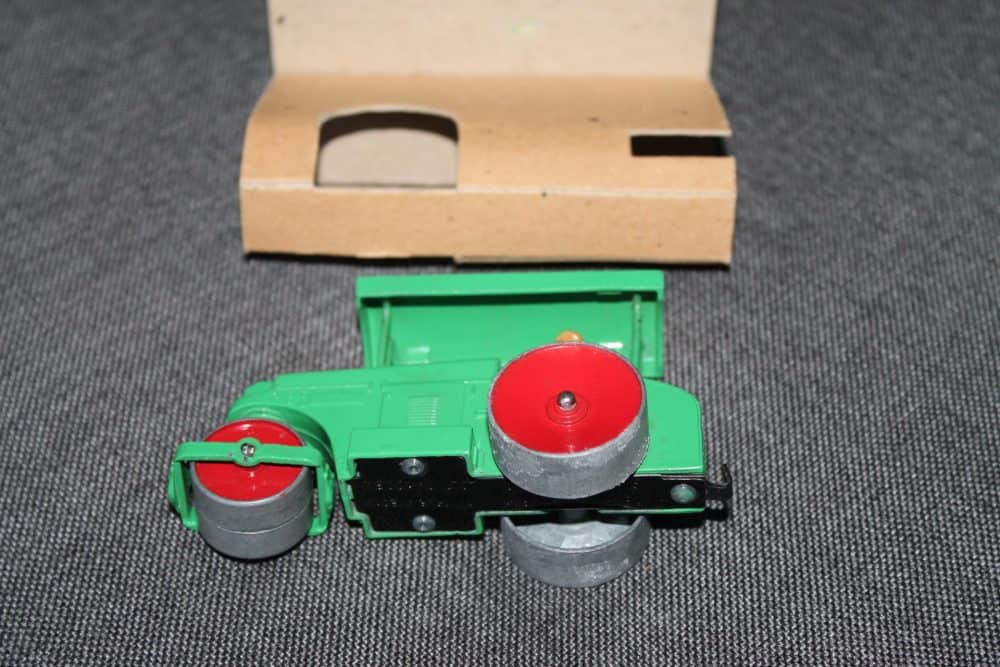 aveling-barford-diesel-roller-bright-green-dinky-toys-251-base
