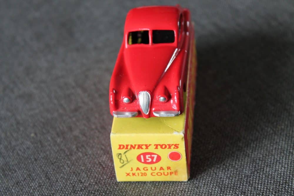 jaguar-xk120-bright-red-silver-spun-wheels dinky-toys-157-front