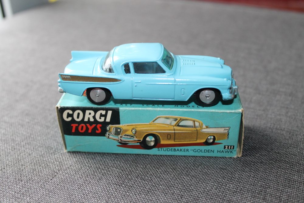 studebaker-golden-hawk-blue-corgi-toys-211-side