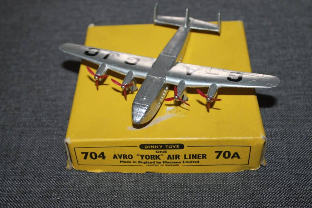 avro-york-airliner-dinky-toys-704-70a-front