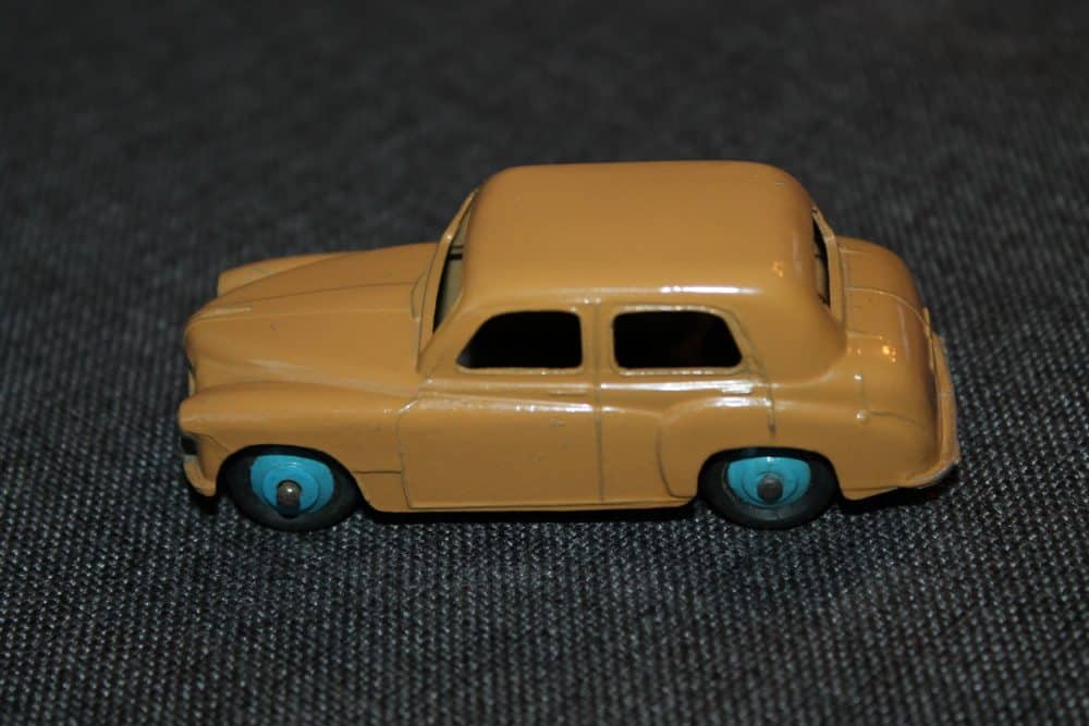 hillman-minx-paler-butterscotch-and-blue-wheels-dinky-toys-40f