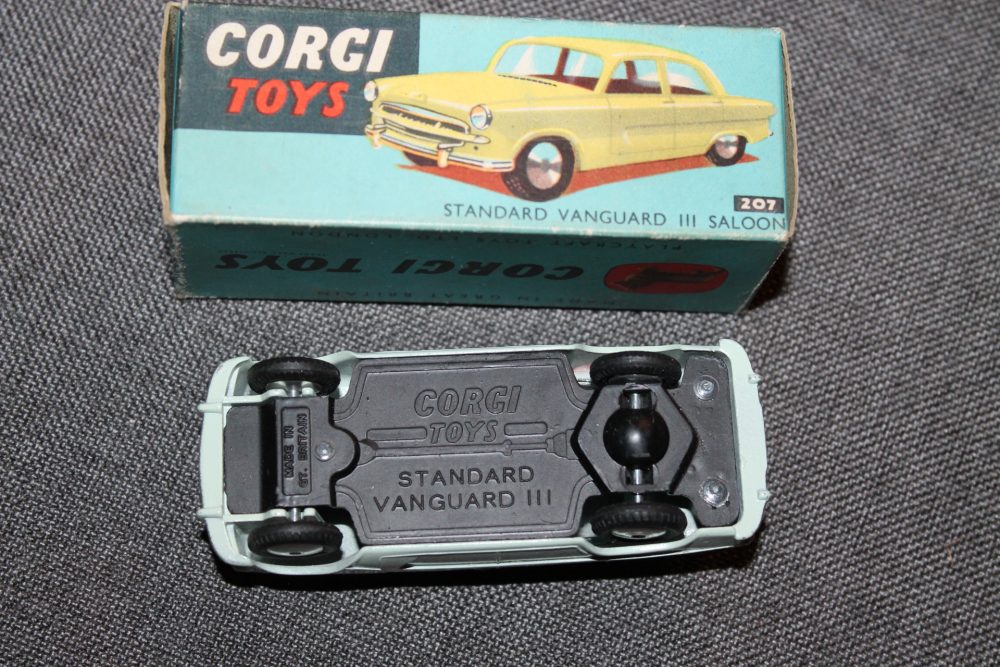 standard-vanguard-corgi-toys-207-base