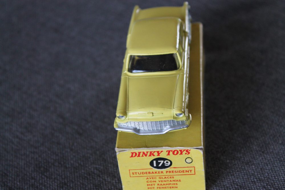 studebaker-president-yellow-spun-wheels-dinky-toys-179-front