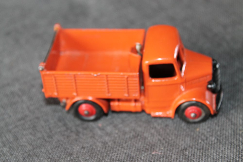 bedford-end-tipper-orange-and-rare-red-wheels-dinky-toys-25m-side