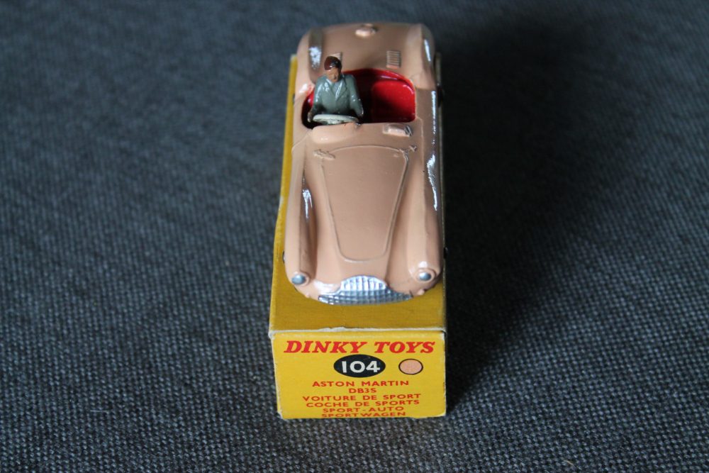 aston-martin-db3s-pink-dinky-toys-104-front