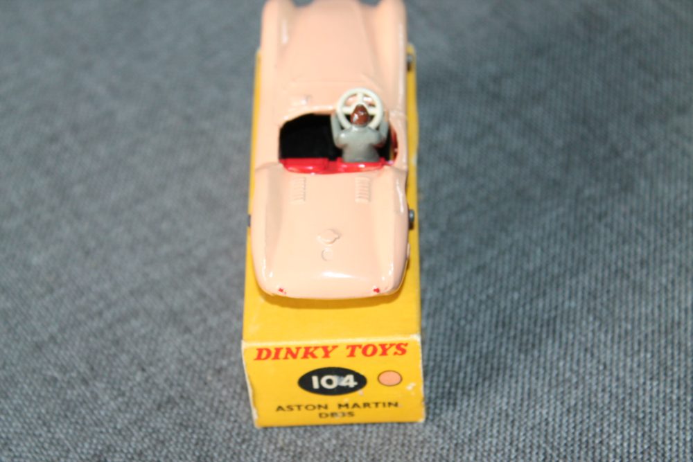 aston-martin-db3s-pink-dinky-toys-104-back