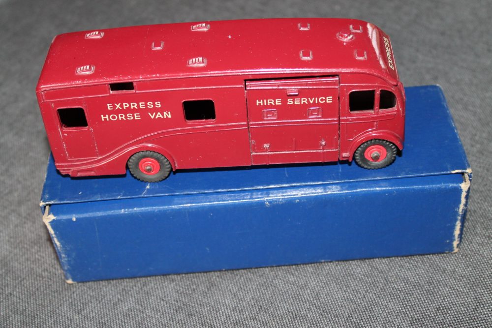 horse-box-express-us-export-dinky-toys-581-side