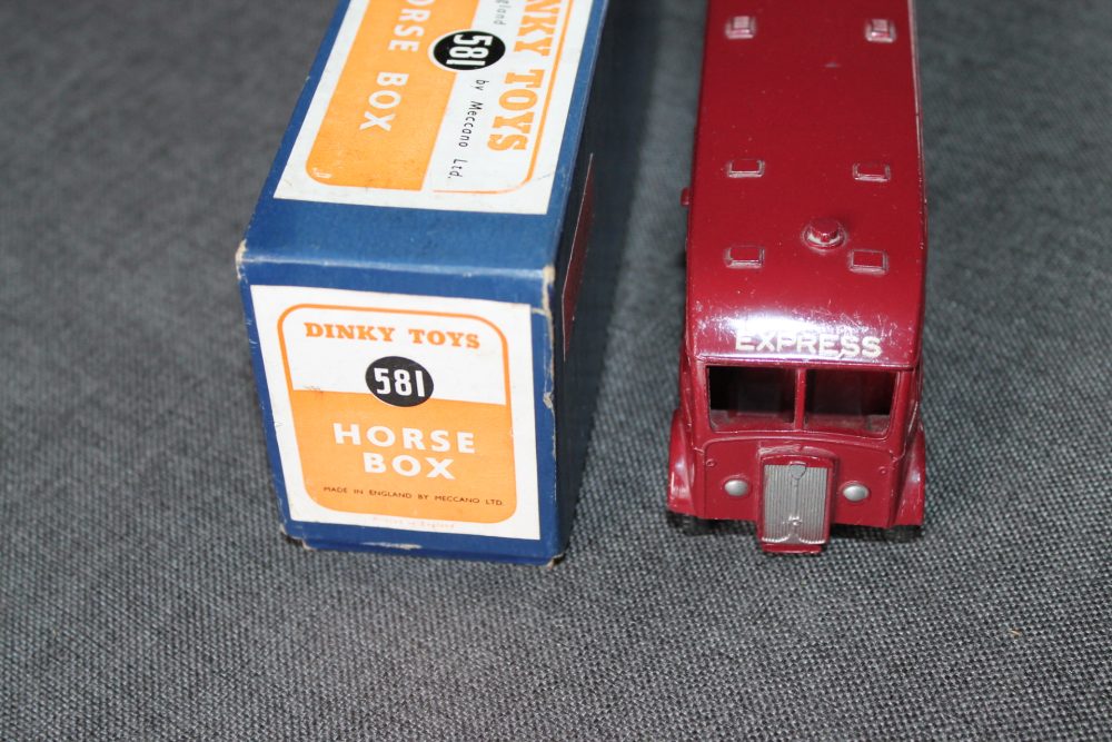 horse-box-express-us-export-dinky-toys-581-front