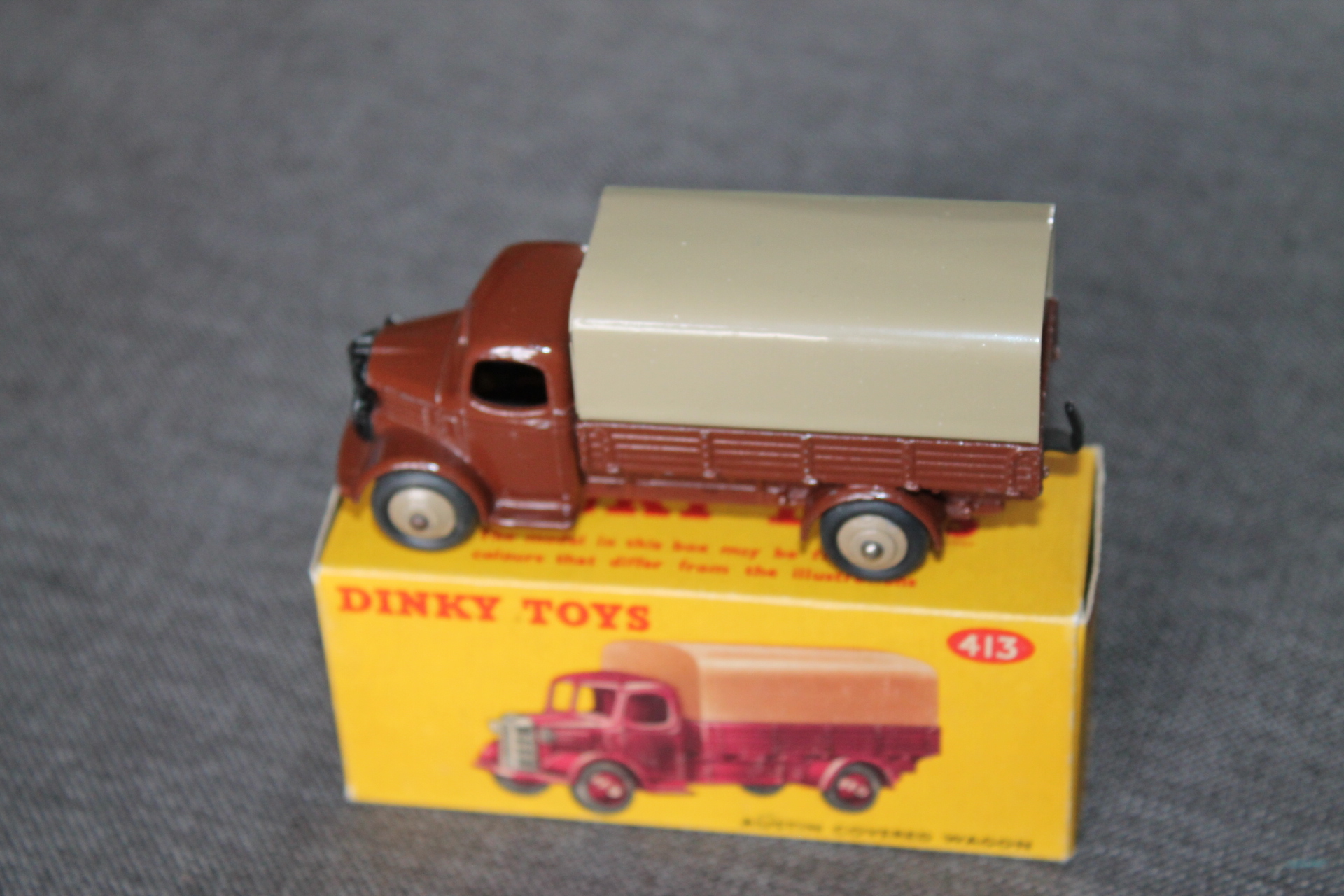 Dinky Toys 413 Austin Covered Wagon - Diecast