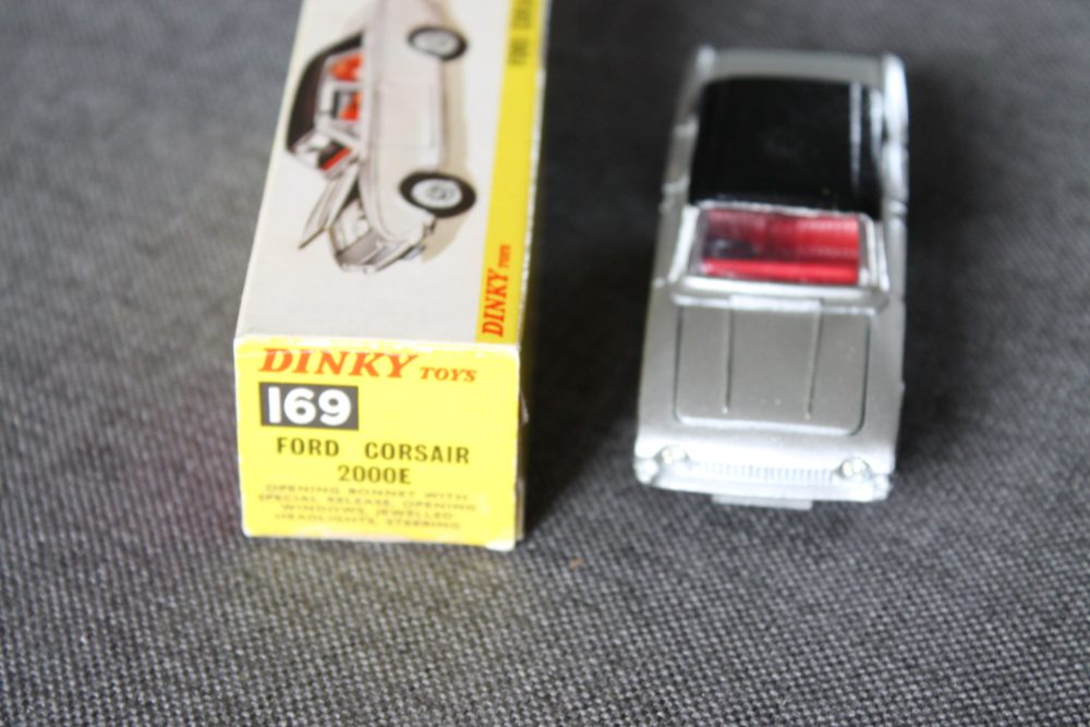 ford-corsair-2000-dinky-toys-169-front
