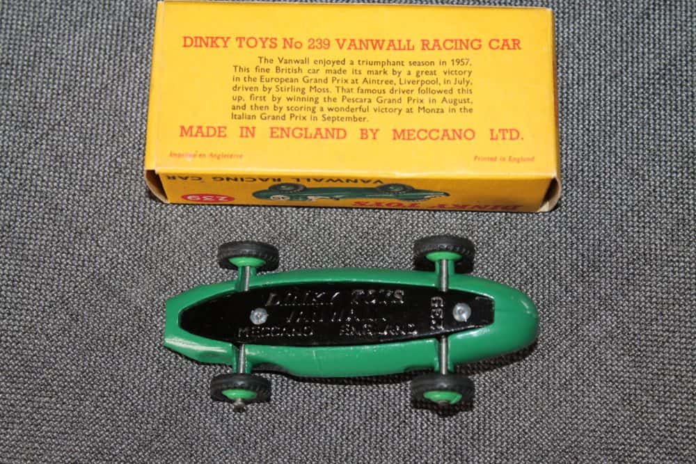 vanwall-racing-car-dark-green-dinky-toys-239-base