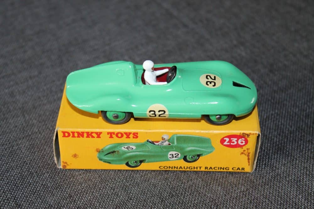 c-sideonnaught-racing-car-dinky-toys-236