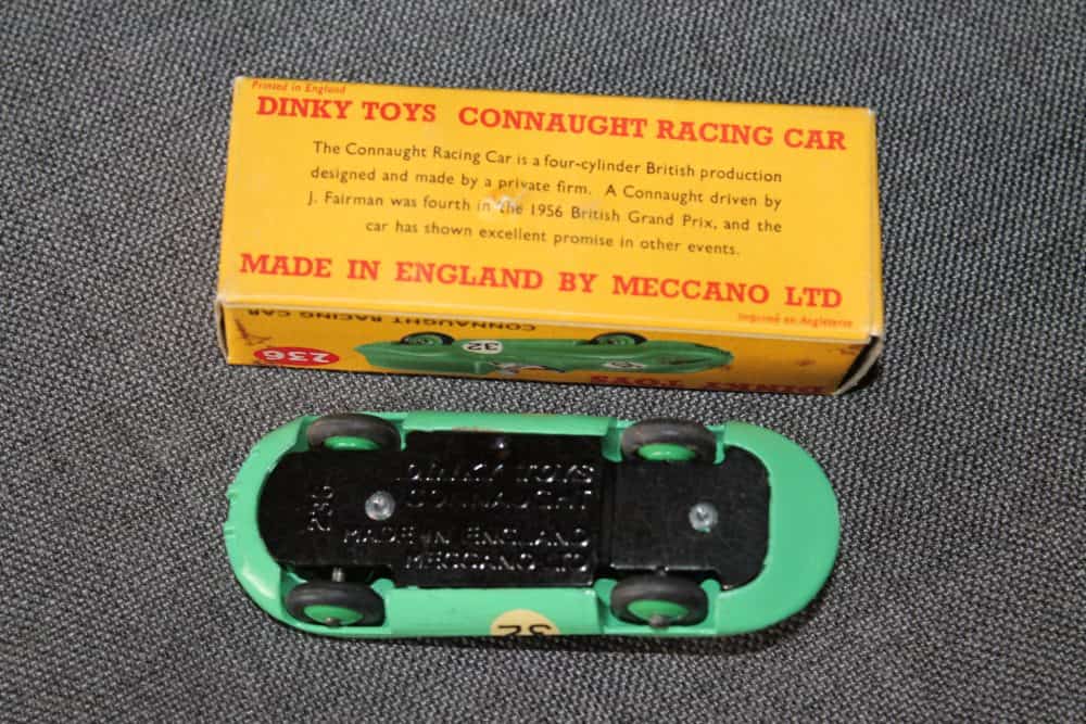 connaught-racing-car-dinky-toys-236-base
